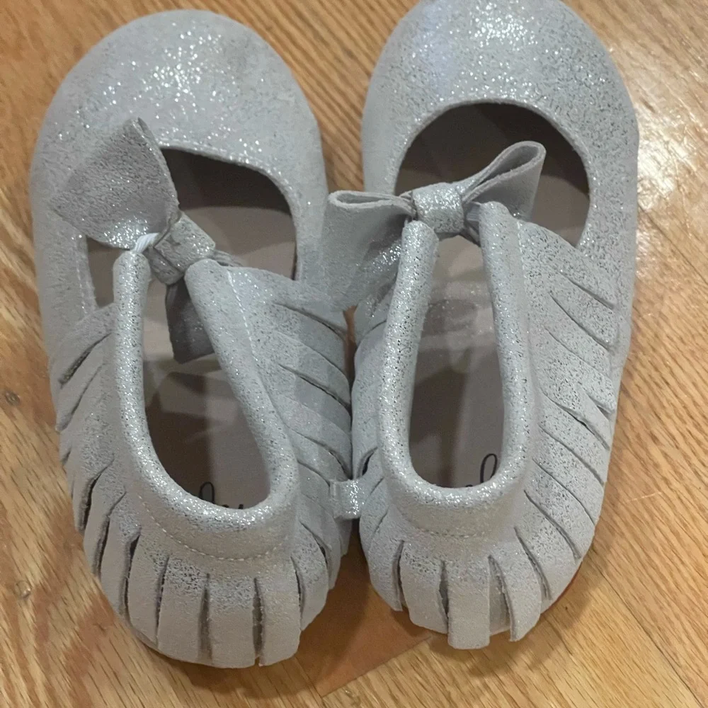 NWOT~‎ Youth 6/7 Monkey Feet Sparkling Silver Kids Dress Shoes